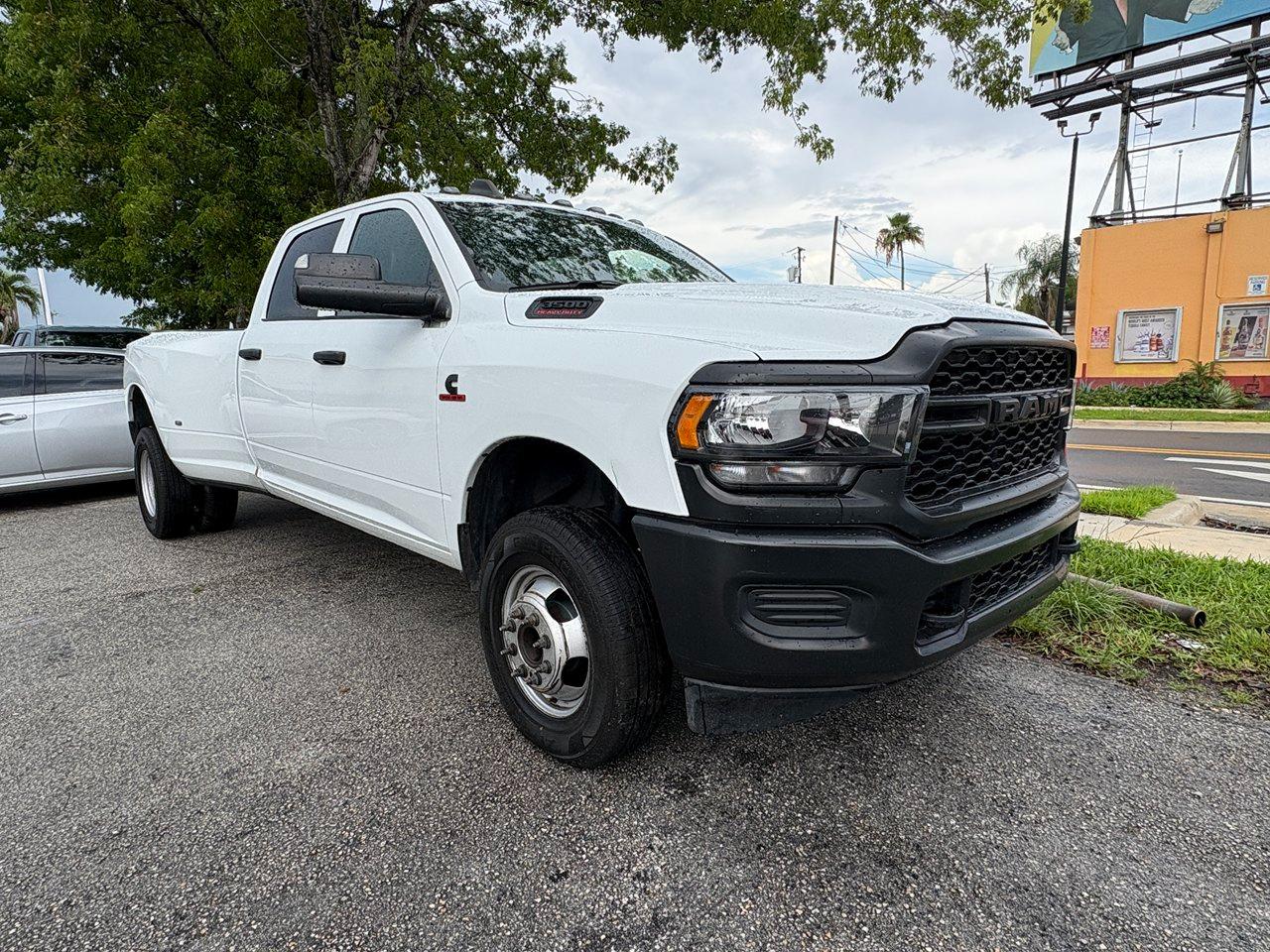 RAM 3500 Tradesman Crew Cab 4WD DRW 2024