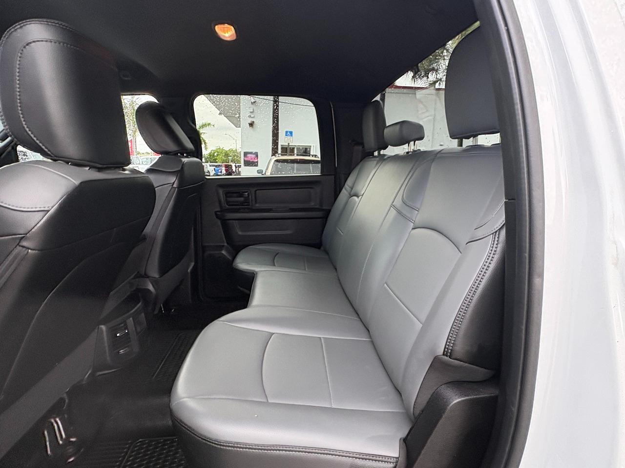 RAM 3500 Tradesman Crew Cab 4WD DRW 2024