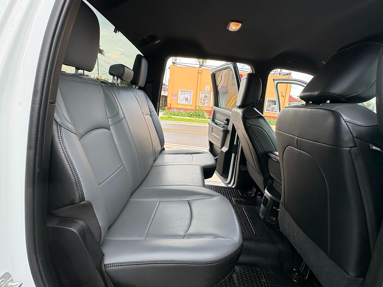 RAM 3500 Tradesman Crew Cab 4WD DRW 2024