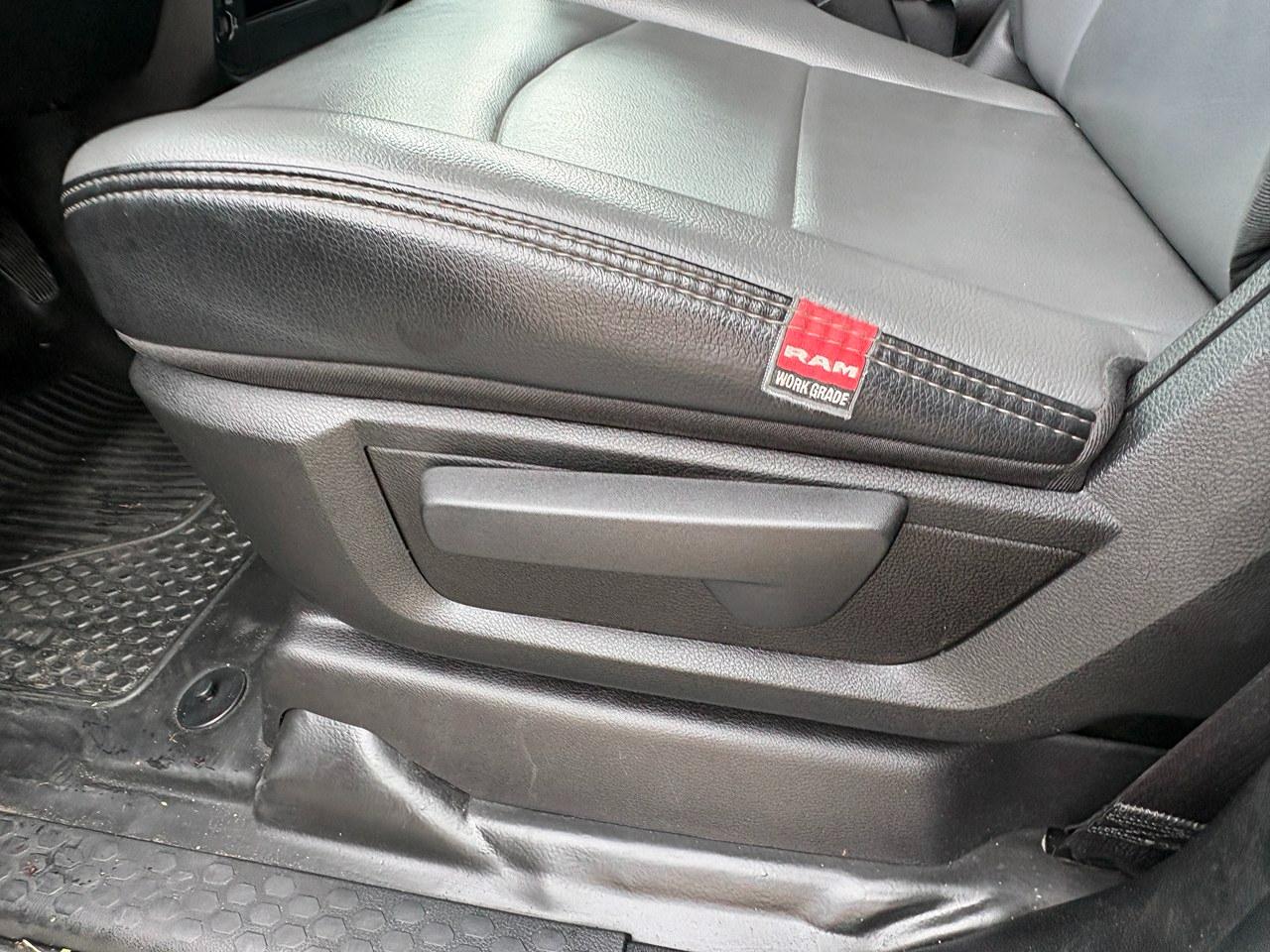 RAM 3500 Tradesman Crew Cab 4WD DRW 2024