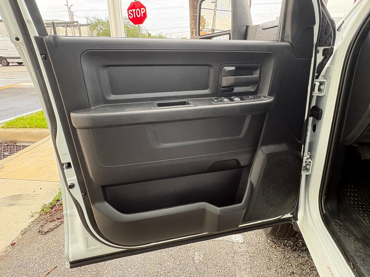 RAM 3500 Tradesman Crew Cab 4WD DRW 2024