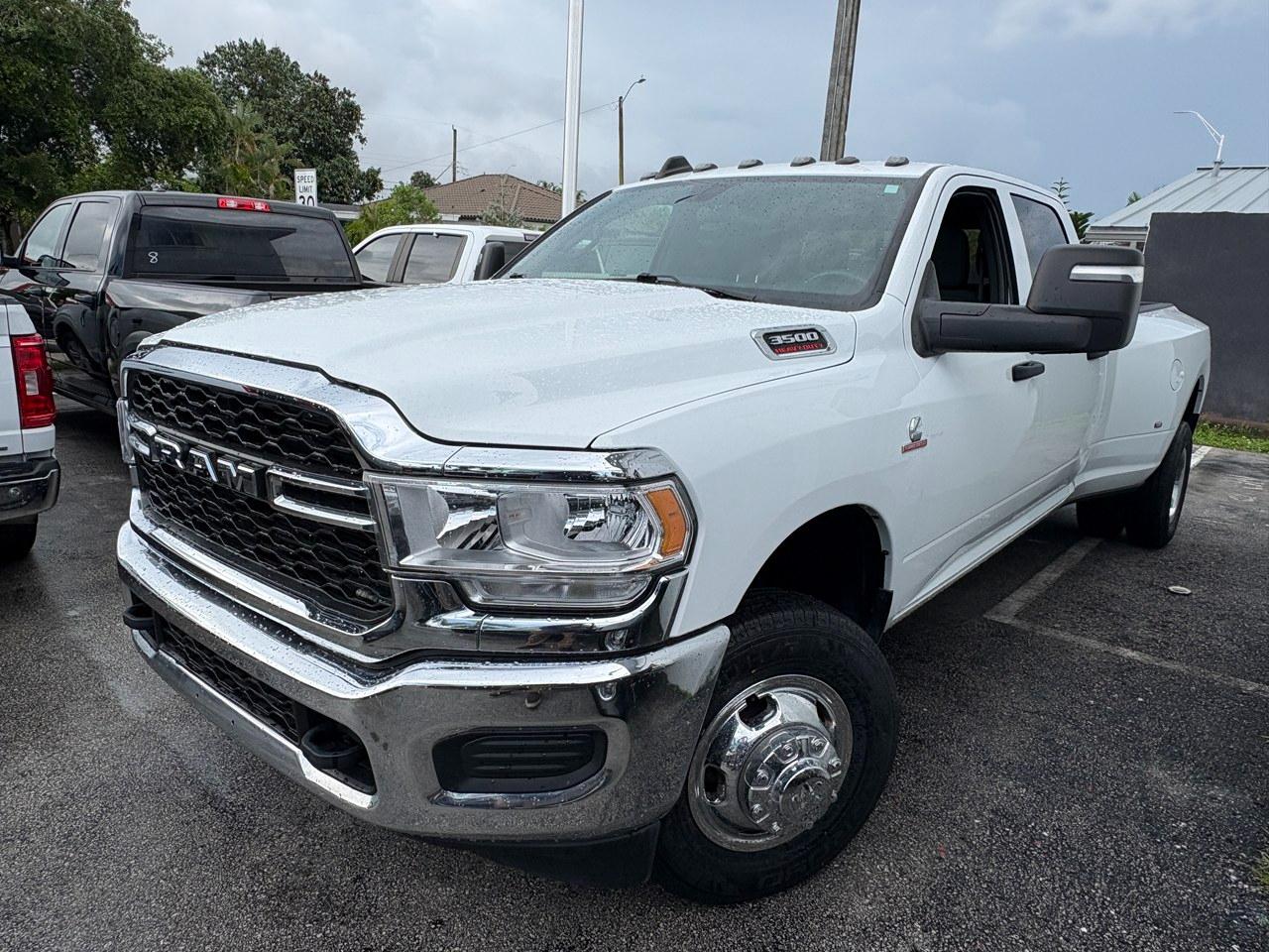 RAM 3500 Tradesman Crew Cab 4WD DRW 2024