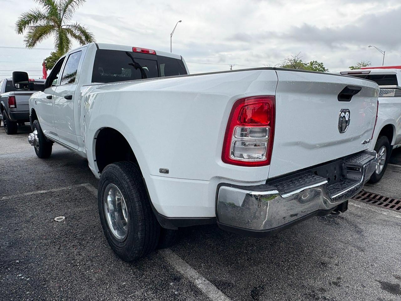 RAM 3500 Tradesman Crew Cab 4WD DRW 2024