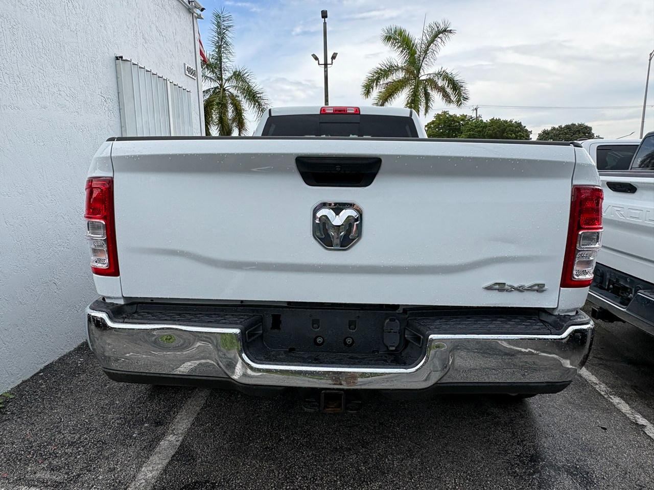 RAM 3500 Tradesman Crew Cab 4WD DRW 2024
