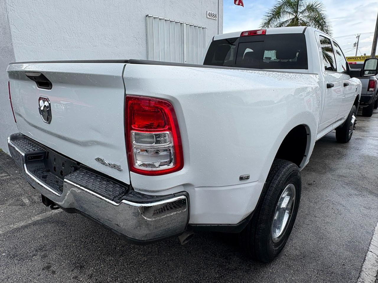 RAM 3500 Tradesman Crew Cab 4WD DRW 2024
