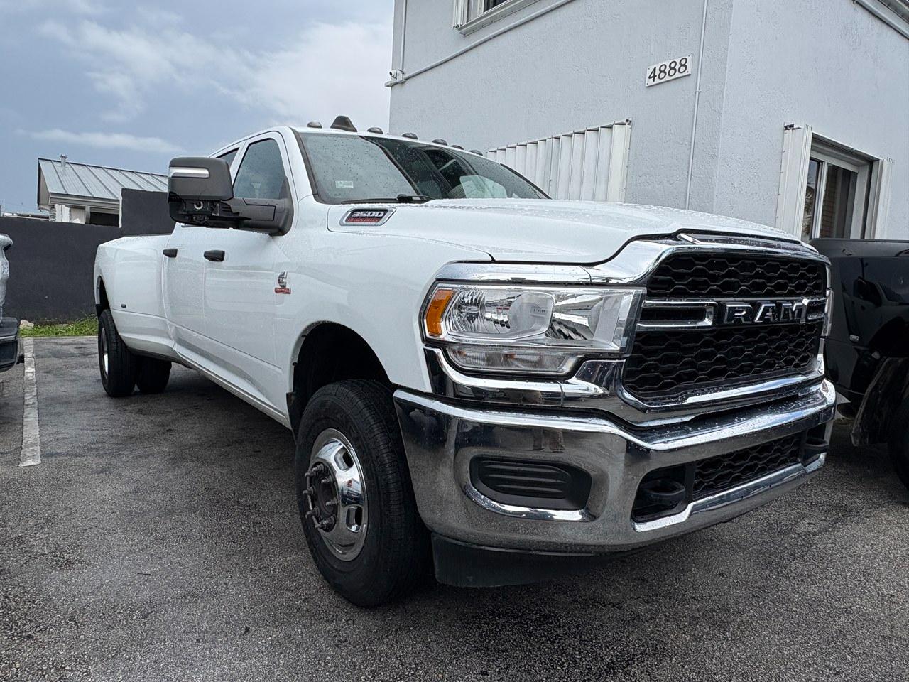 RAM 3500 Tradesman Crew Cab 4WD DRW 2024