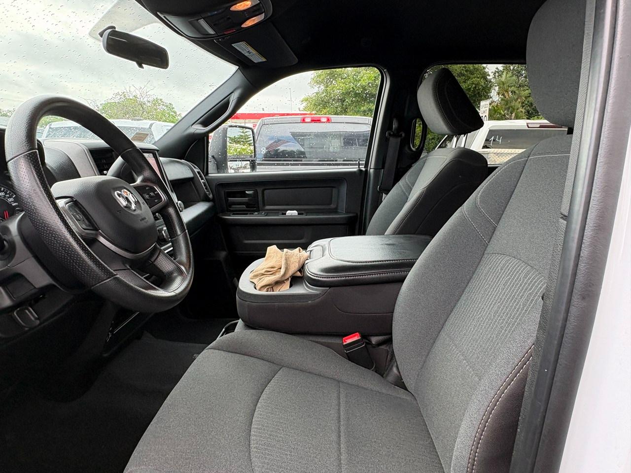 RAM 3500 Tradesman Crew Cab 4WD DRW 2024