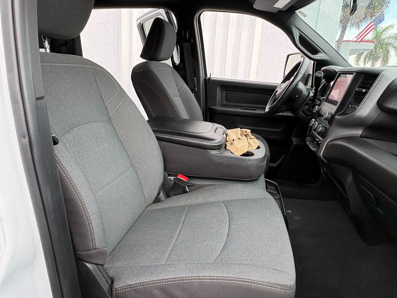 RAM 3500 Tradesman Crew Cab 4WD DRW 2024