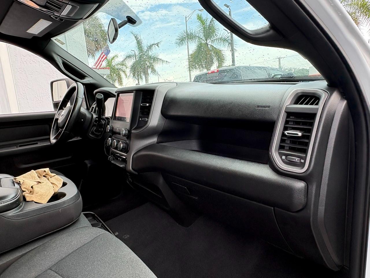 RAM 3500 Tradesman Crew Cab 4WD DRW 2024