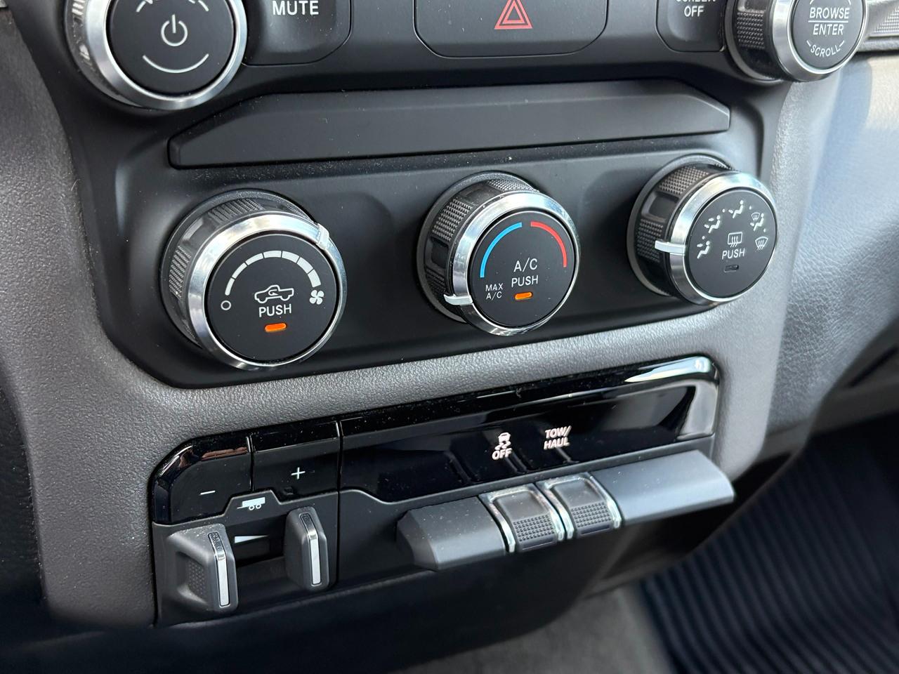 RAM 1500 Big Horn Crew Cab SWB 4WD 2021