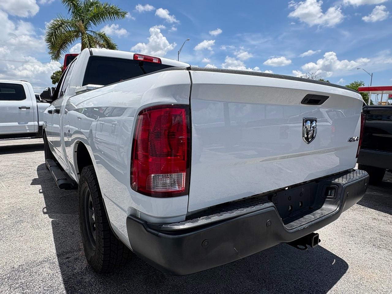 RAM 1500 Classic Tradesman Quad Cab 4WD 2022