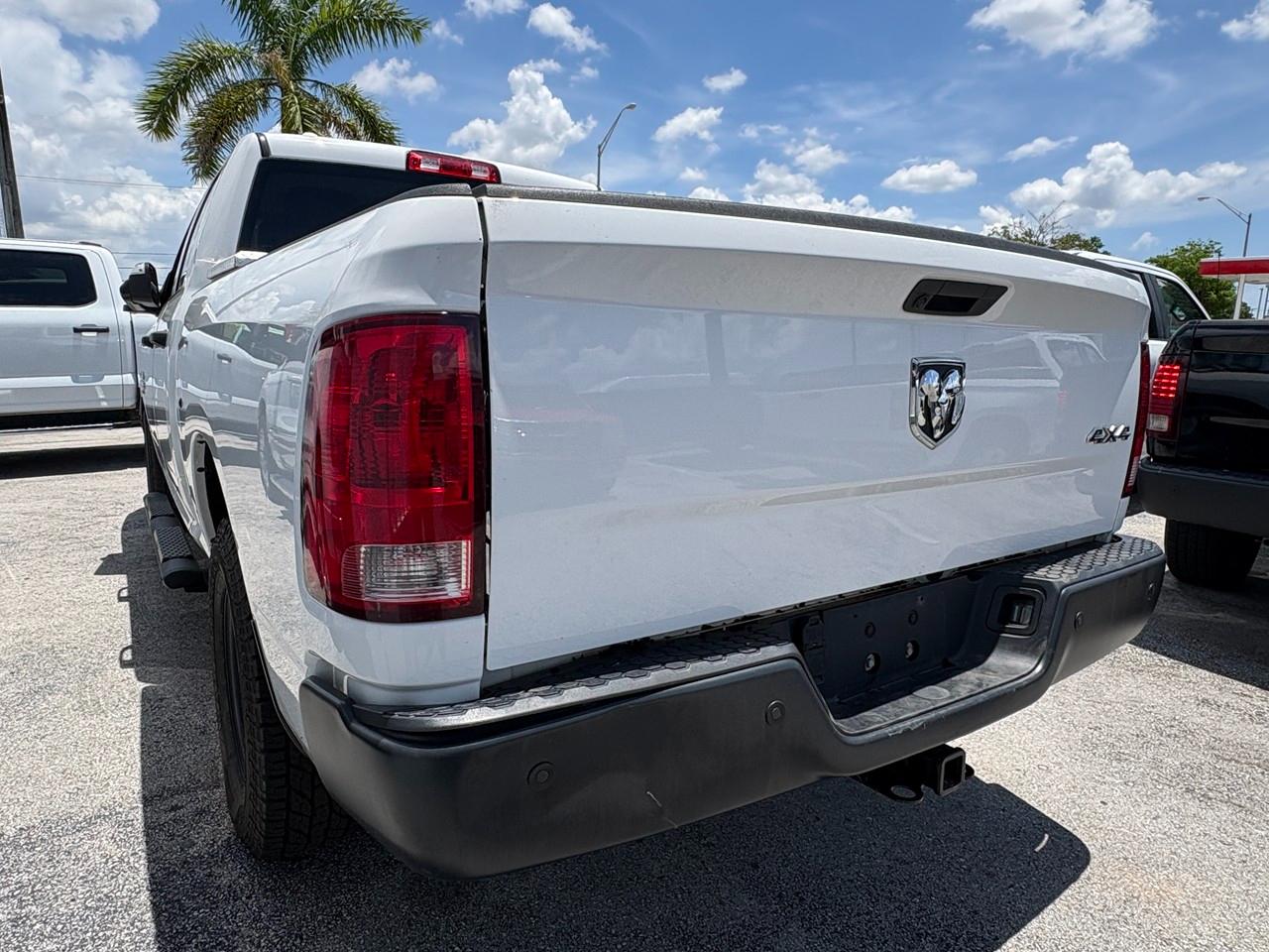 RAM 1500 Classic Tradesman Quad Cab 4WD 2022