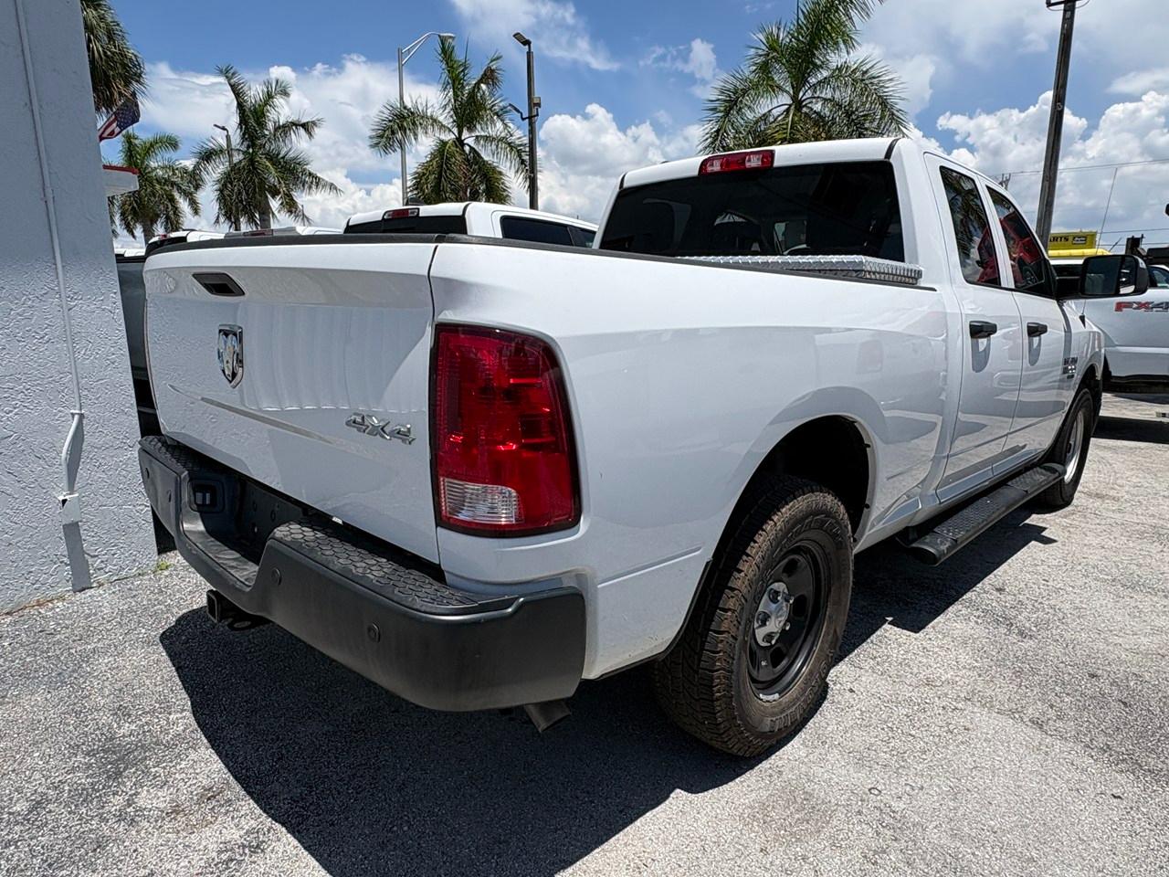 RAM 1500 Classic Tradesman Quad Cab 4WD 2022