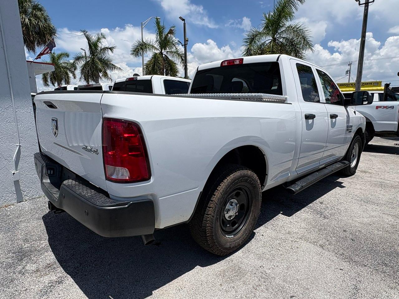 RAM 1500 Classic Tradesman Quad Cab 4WD 2022