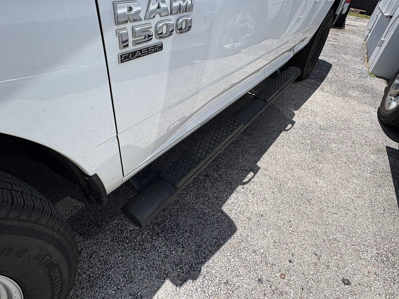 RAM 1500 Classic Tradesman Quad Cab 4WD 2022