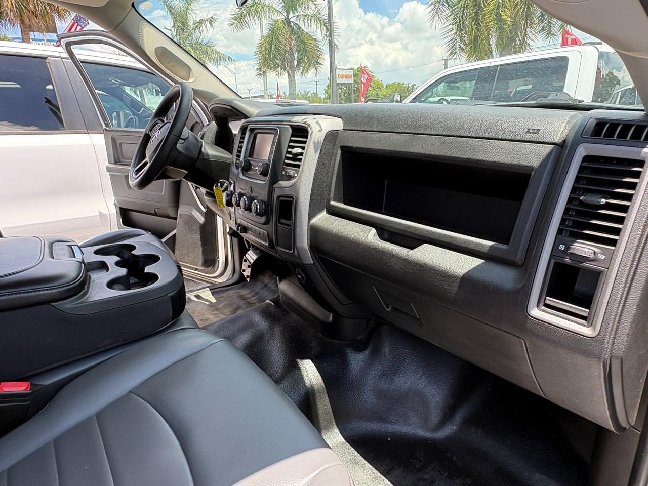 RAM 1500 Classic Tradesman Quad Cab 4WD 2022
