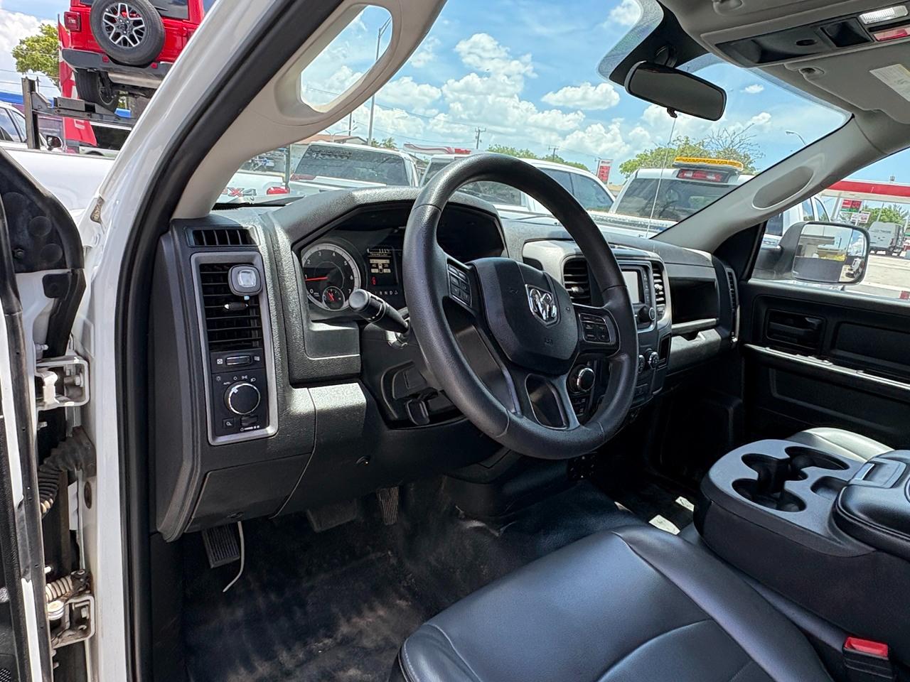RAM 1500 Classic Tradesman Quad Cab 4WD 2022