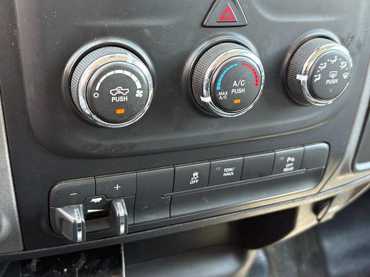 RAM 1500 Classic Tradesman Quad Cab 4WD 2022