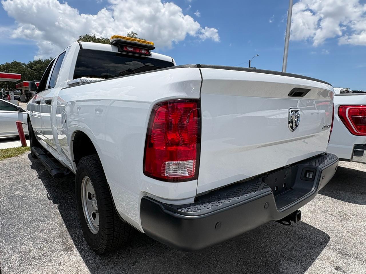 RAM 1500 Classic Tradesman Quad Cab 4WD 2023
