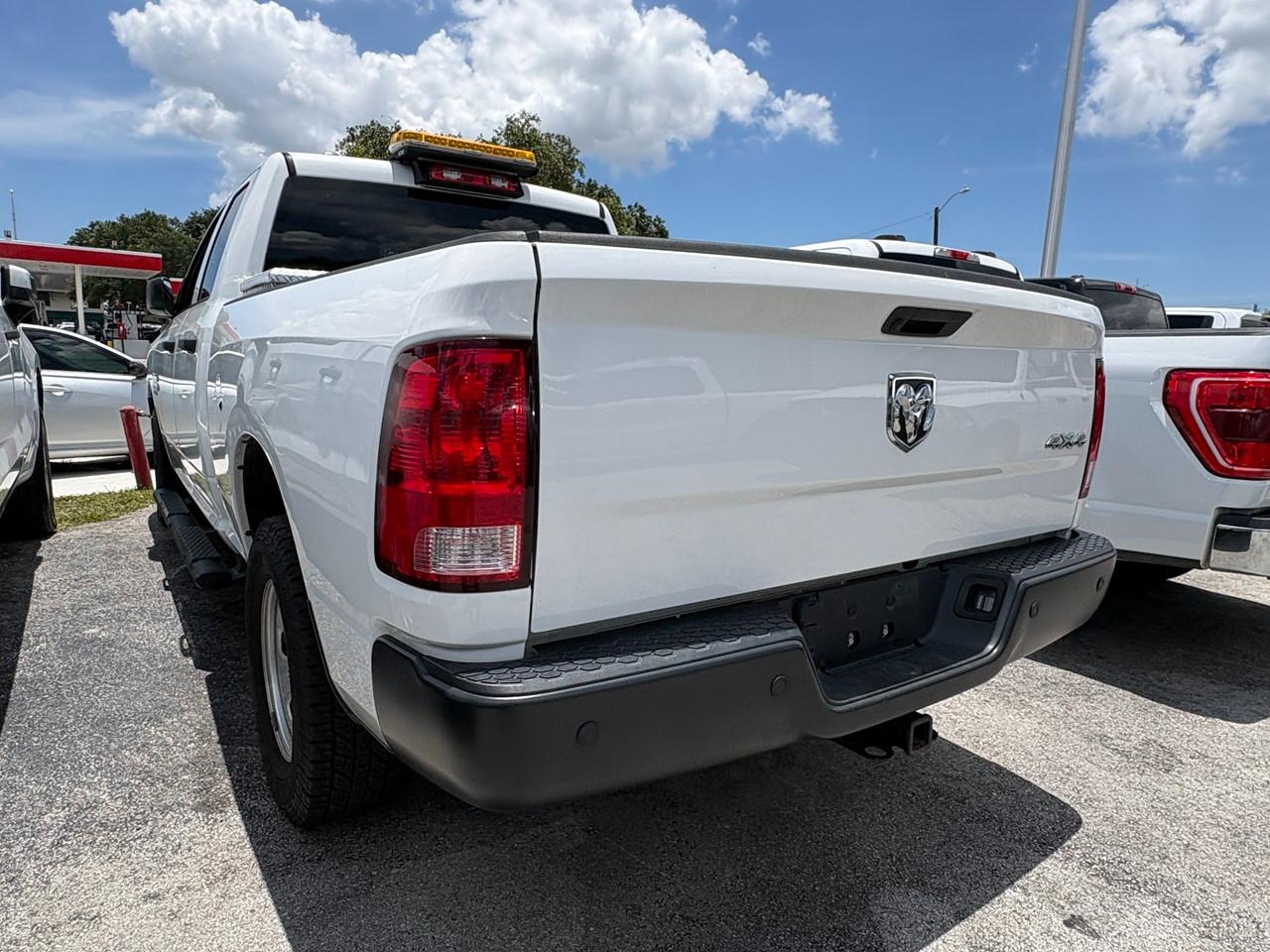 RAM 1500 Classic Tradesman Quad Cab 4WD 2023