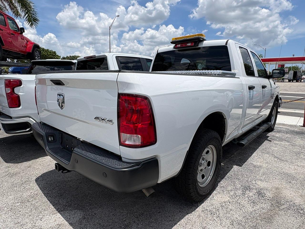RAM 1500 Classic Tradesman Quad Cab 4WD 2023