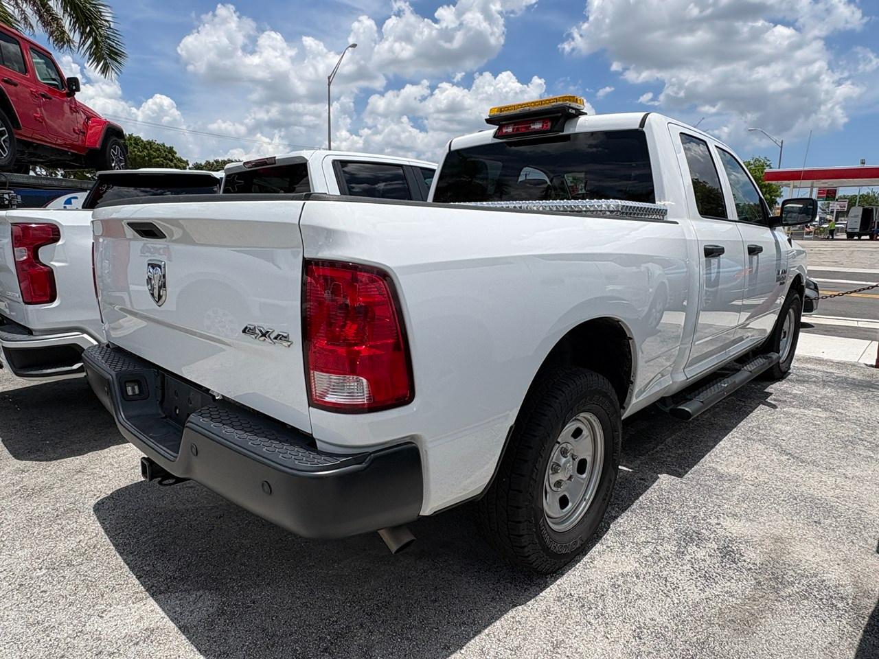 RAM 1500 Classic Tradesman Quad Cab 4WD 2023