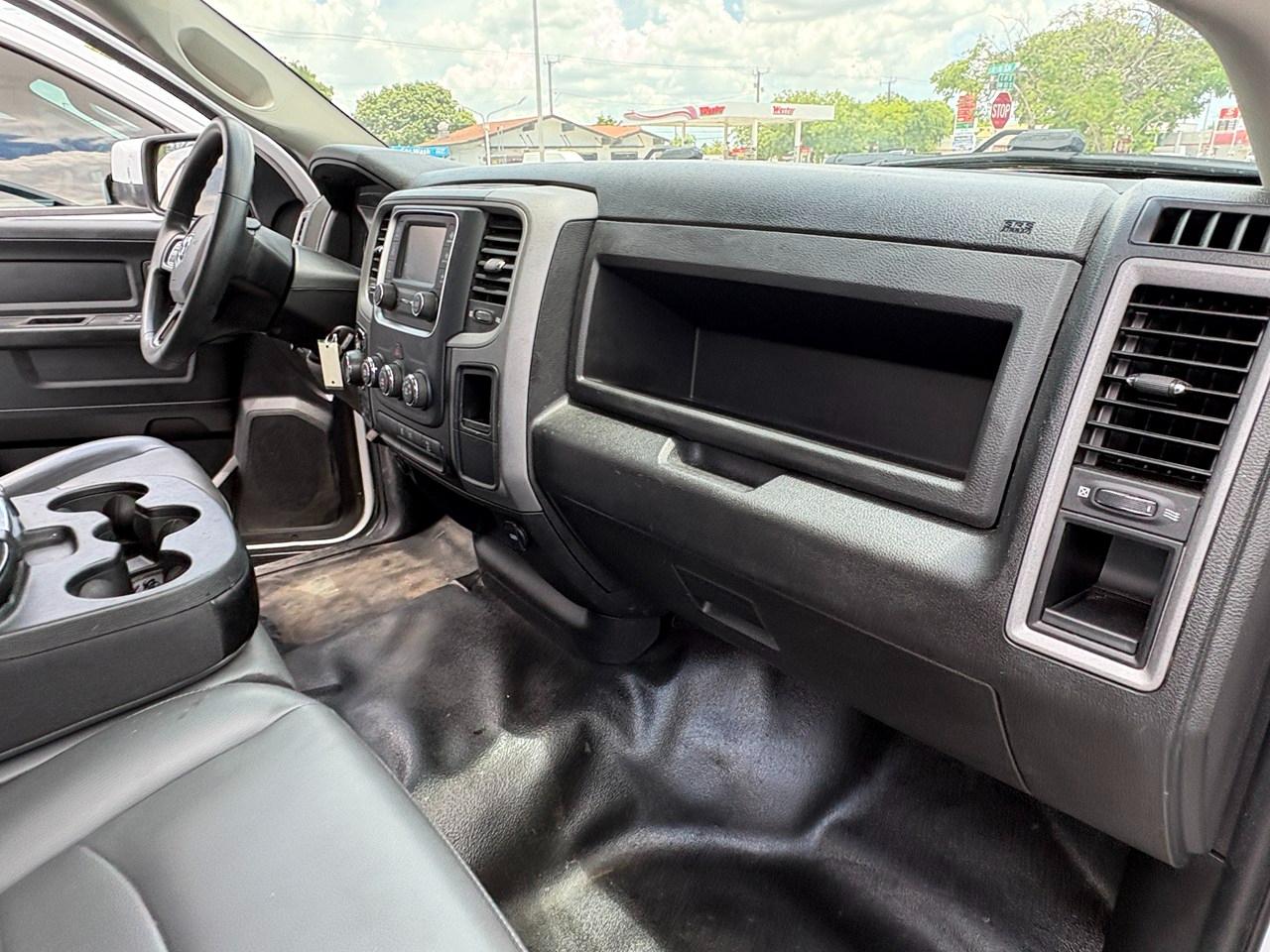 RAM 1500 Classic Tradesman Quad Cab 4WD 2023