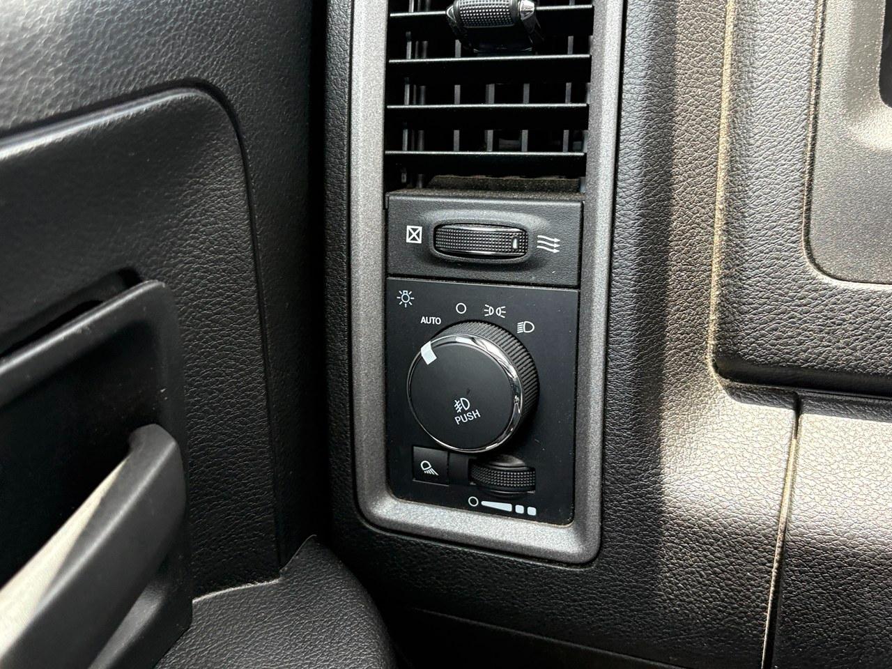 RAM 1500 Classic Tradesman Quad Cab 4WD 2023