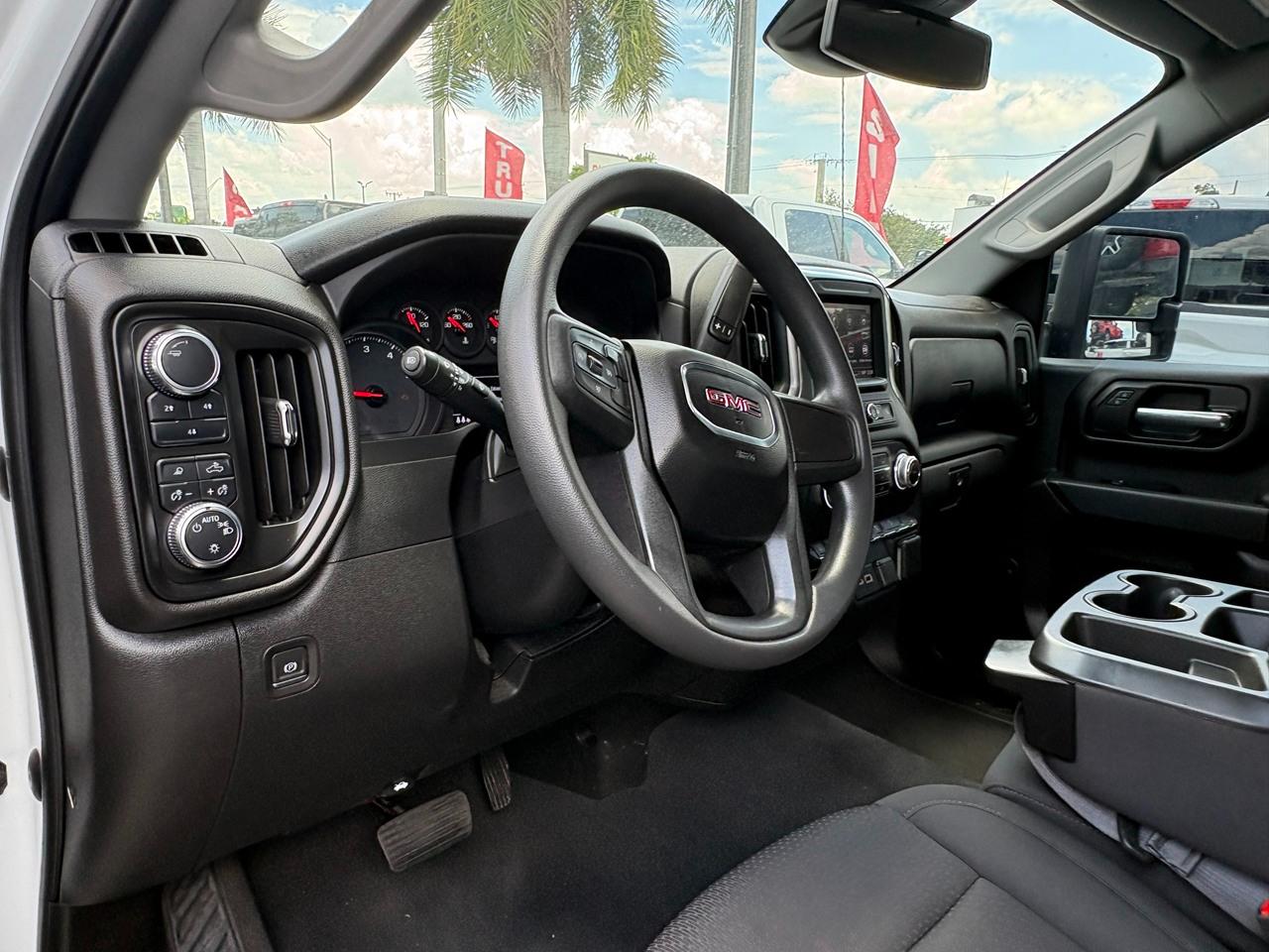 GMC Sierra 2500HD Pro Double Cab 4WD SB 2024