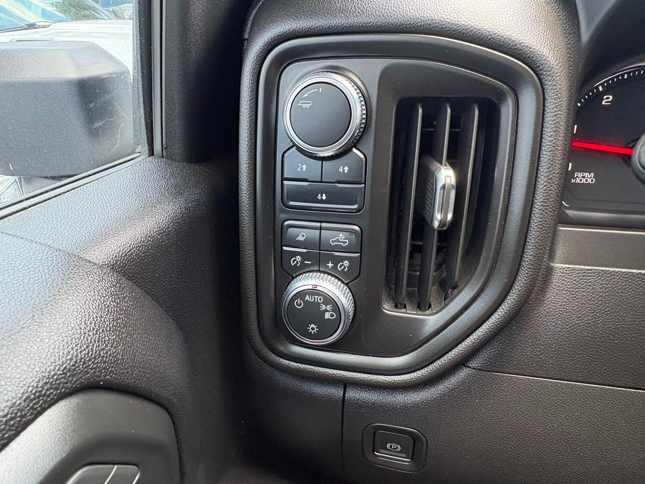 GMC Sierra 2500HD Pro Double Cab 4WD SB 2024