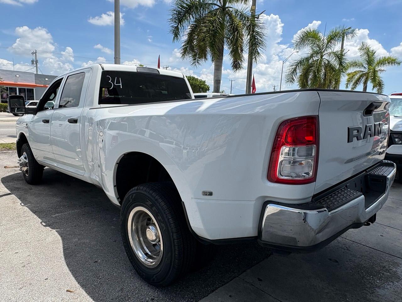 RAM 3500 Tradesman Crew Cab 4WD DRW 2024