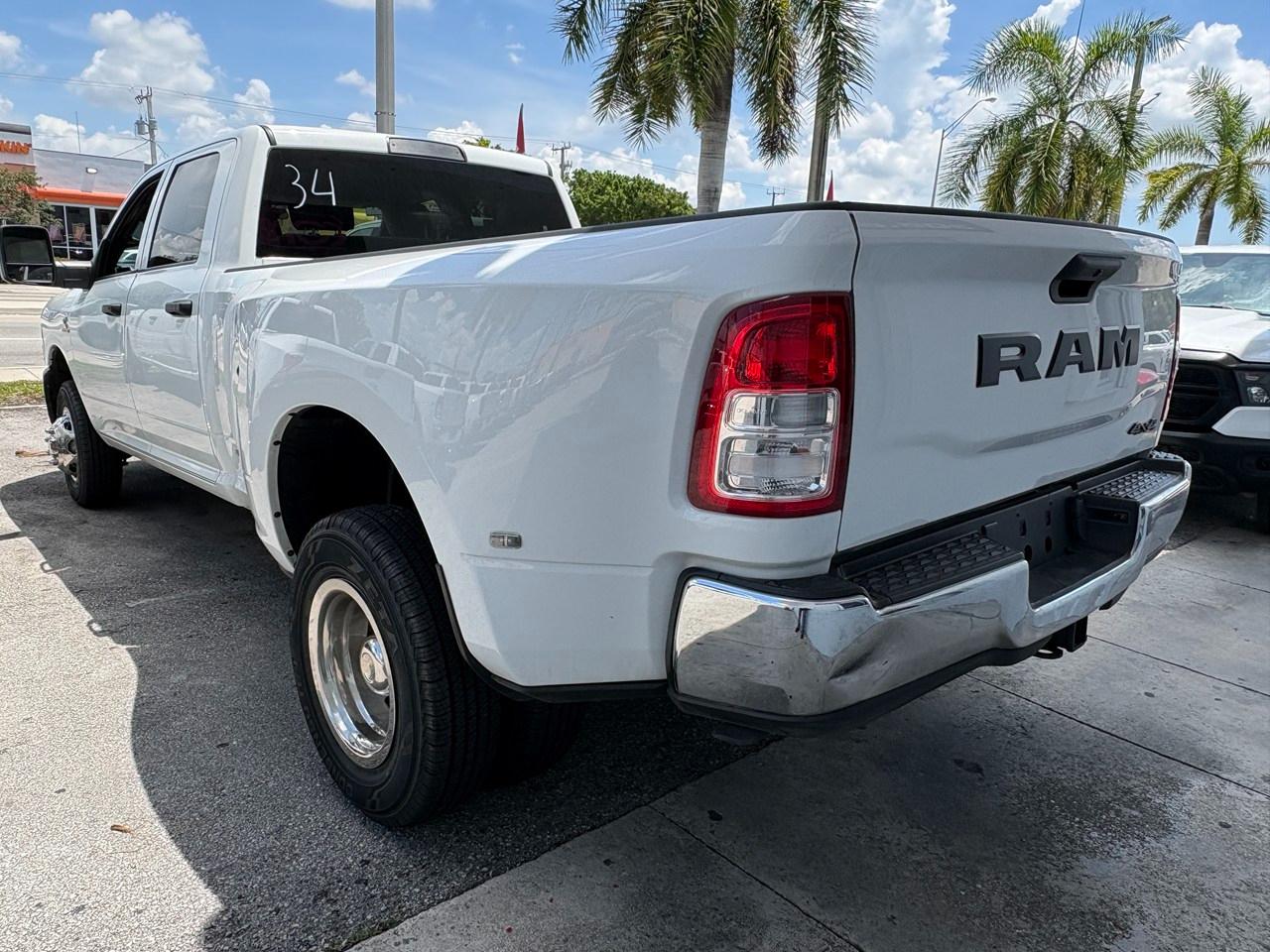 RAM 3500 Tradesman Crew Cab 4WD DRW 2024