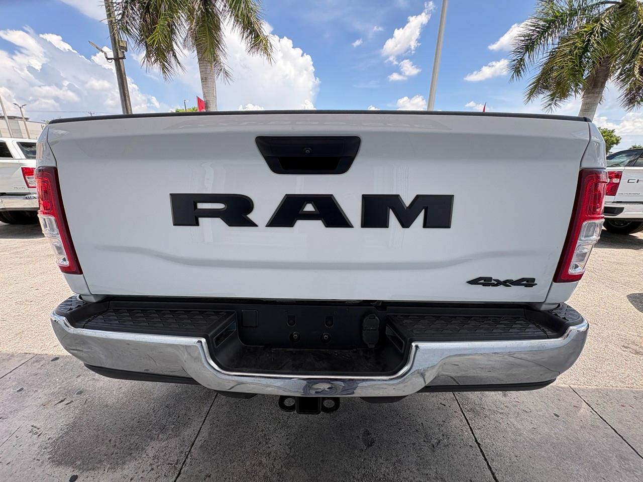 RAM 3500 Tradesman Crew Cab 4WD DRW 2024