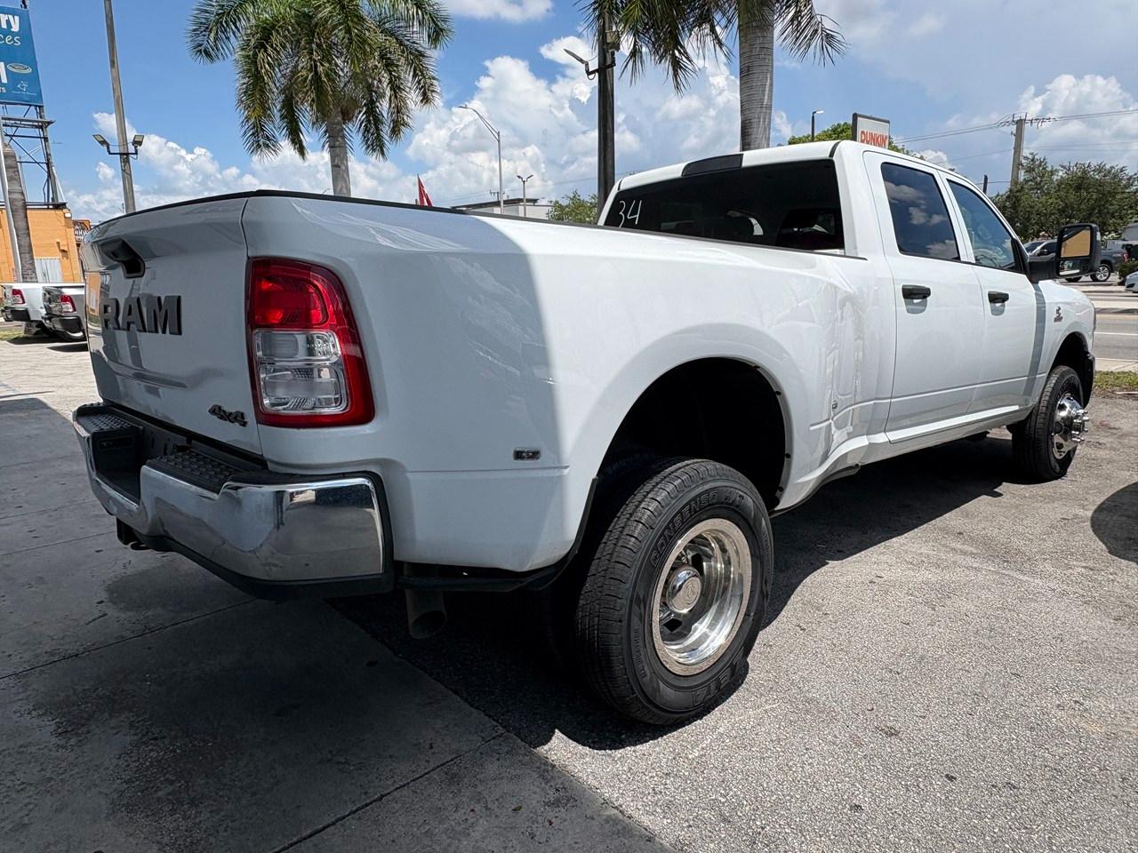 RAM 3500 Tradesman Crew Cab 4WD DRW 2024