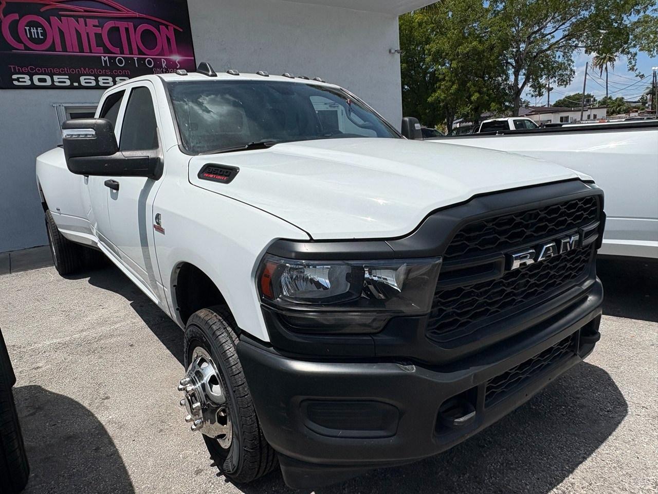 RAM 3500 Tradesman Crew Cab 4WD DRW 2024