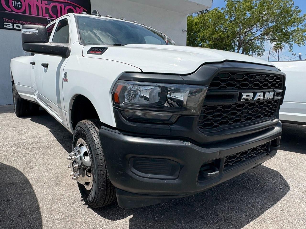RAM 3500 Tradesman Crew Cab 4WD DRW 2024