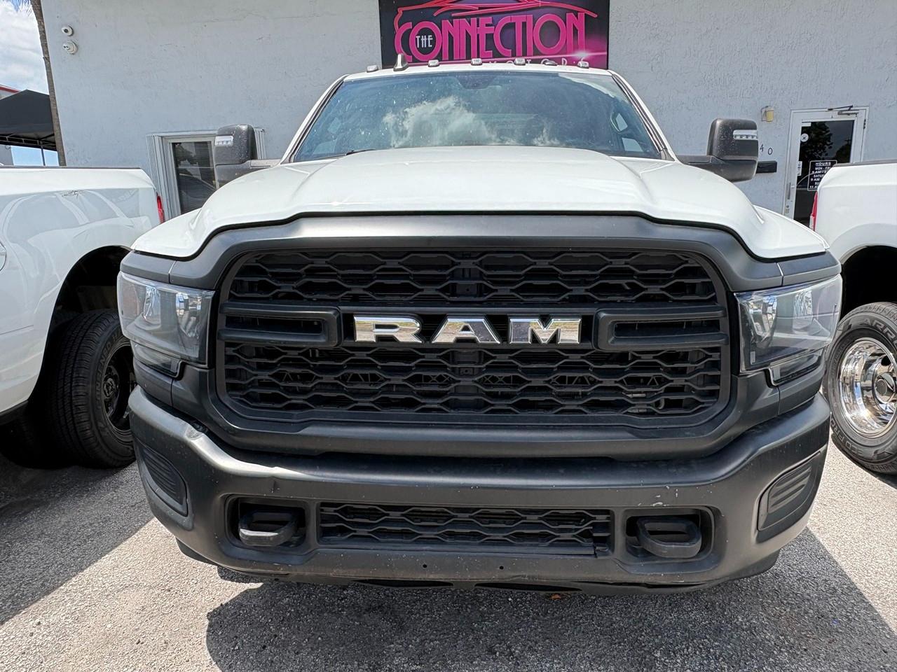 RAM 3500 Tradesman Crew Cab 4WD DRW 2024