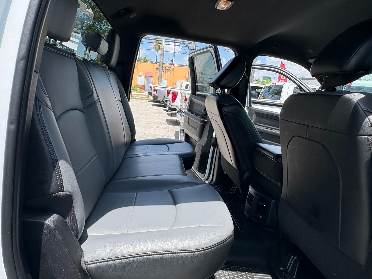 RAM 3500 Tradesman Crew Cab 4WD DRW 2024