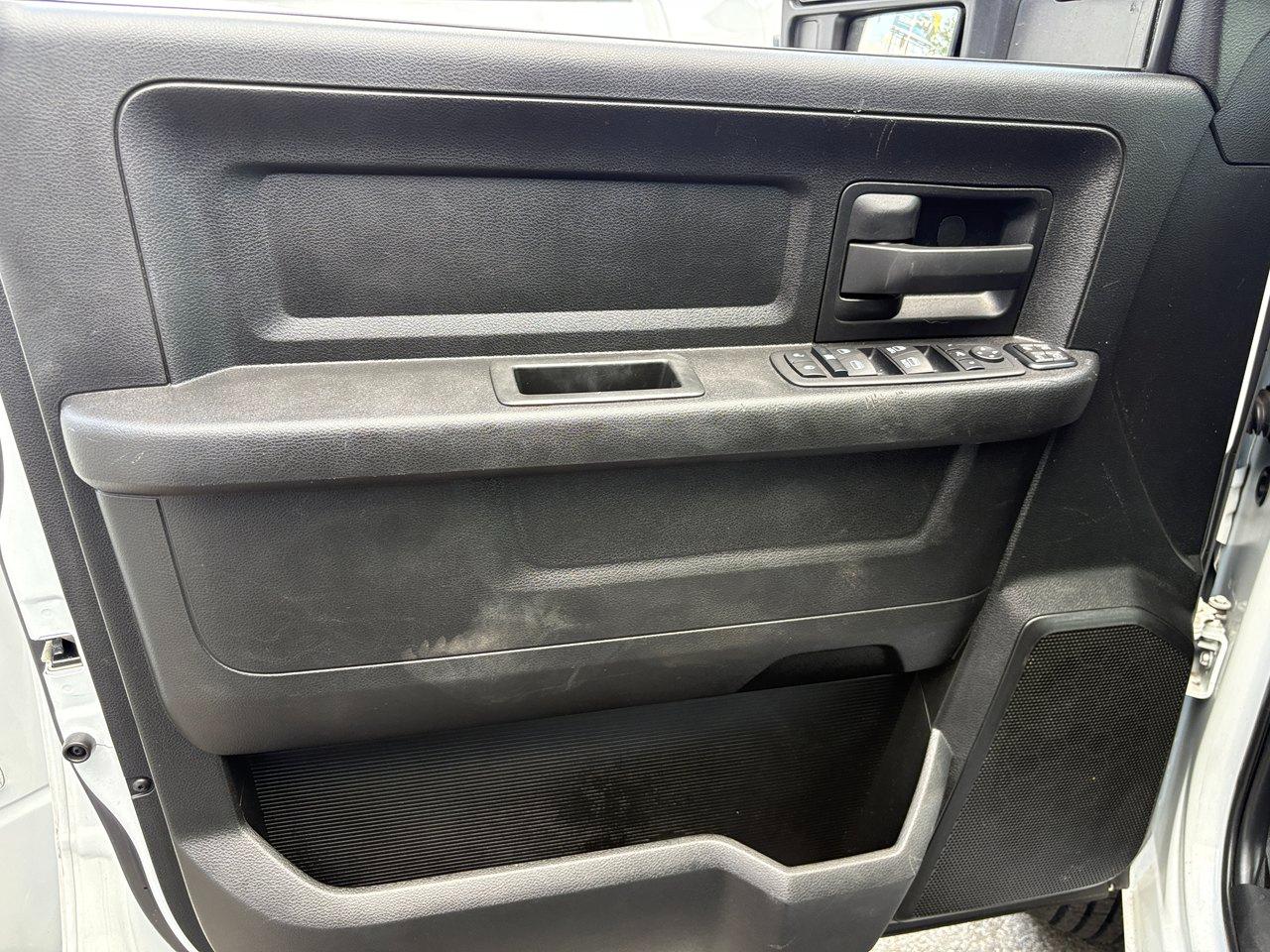 RAM 3500 Tradesman Crew Cab 4WD DRW 2024