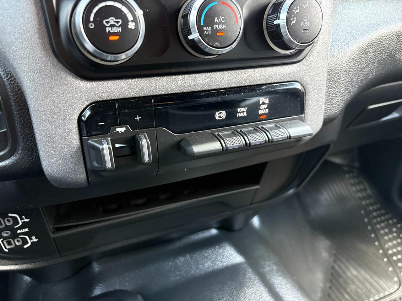 RAM 3500 Tradesman Crew Cab 4WD DRW 2024