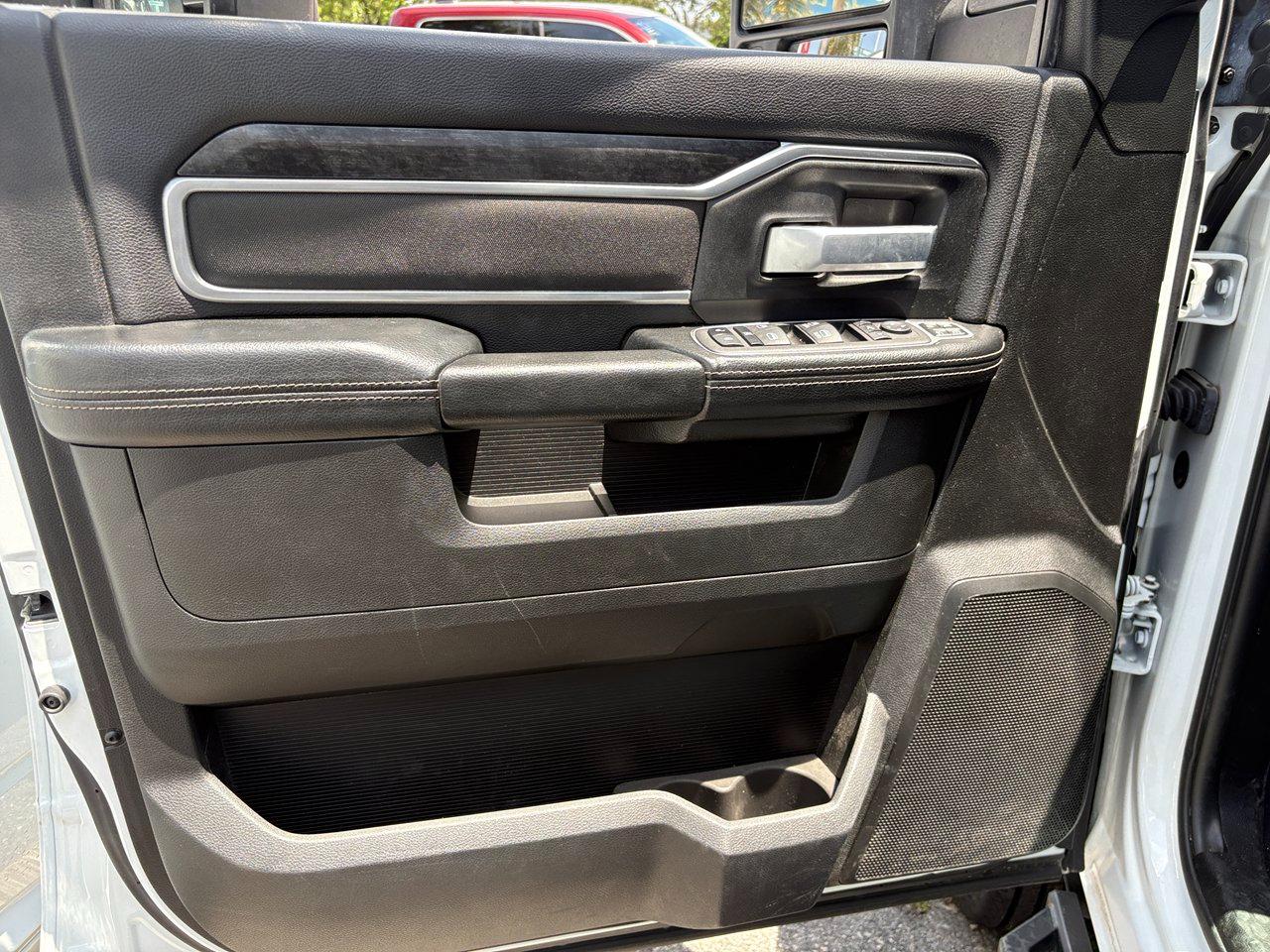 RAM 3500 Big Horn Crew Cab LWB 4WD DRW 2024
