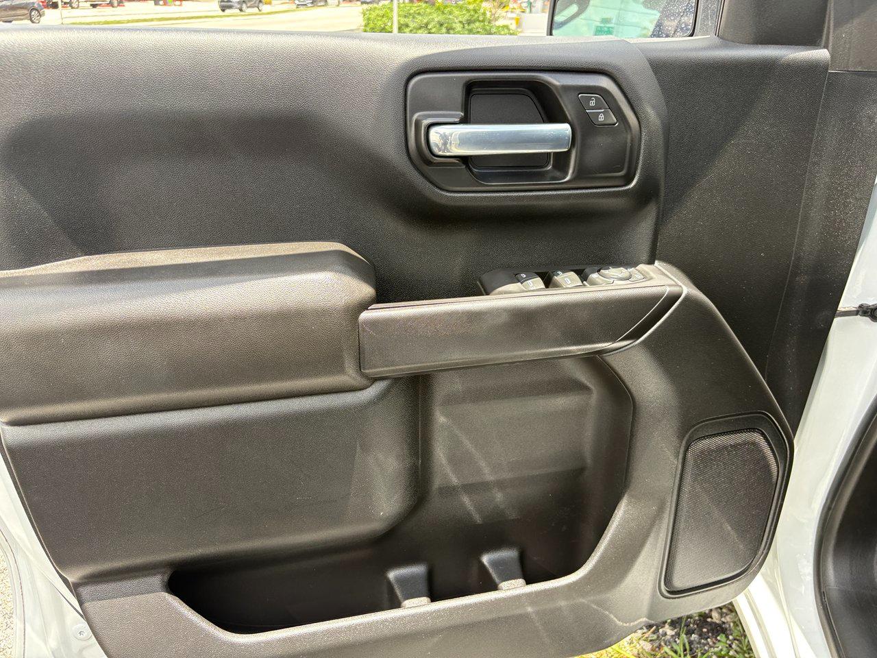 Chevrolet Silverado 1500 Custom Crew Cab Short Box 2WD 2021