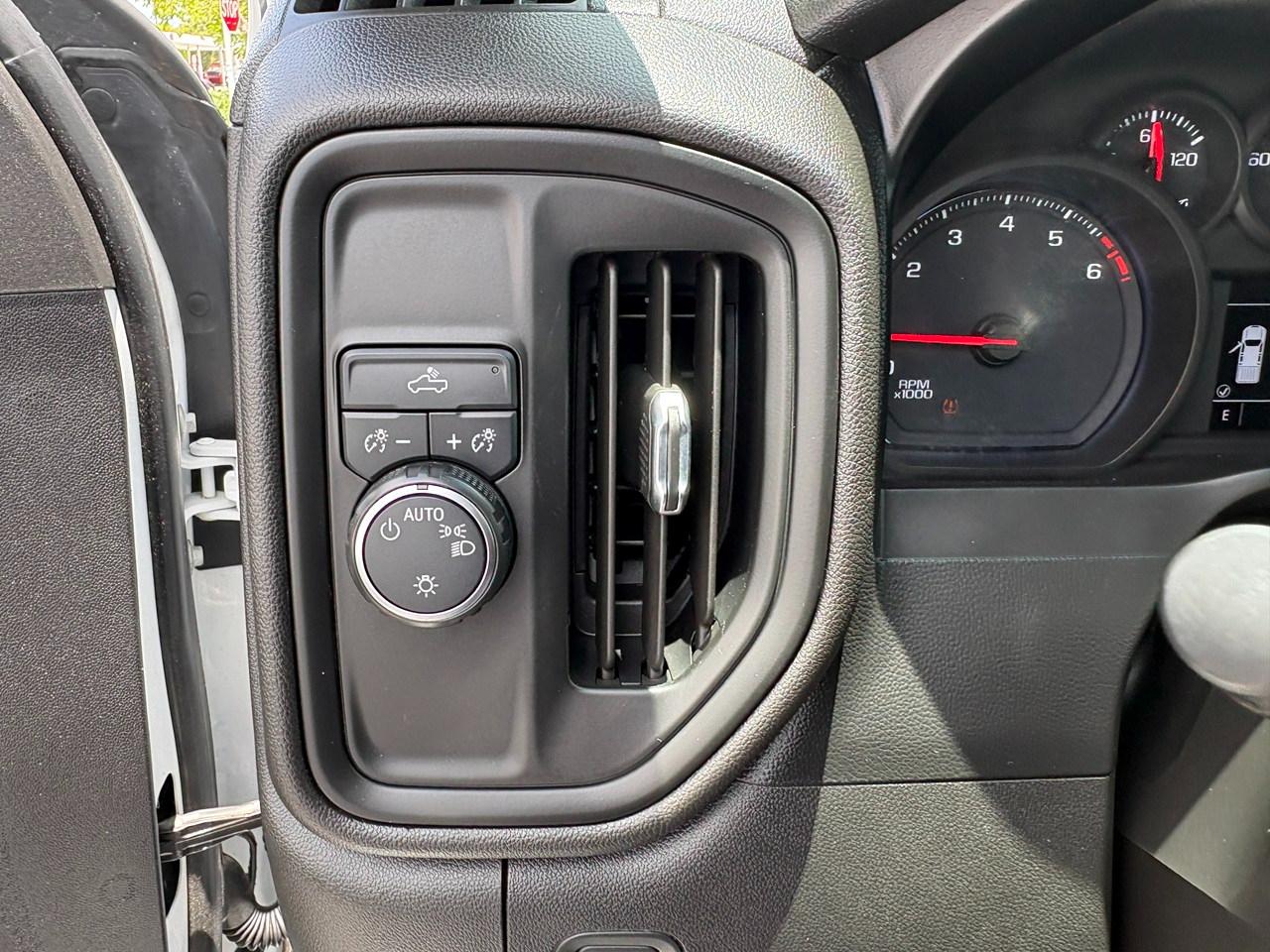 Chevrolet Silverado 1500 Custom Crew Cab Short Box 2WD 2021