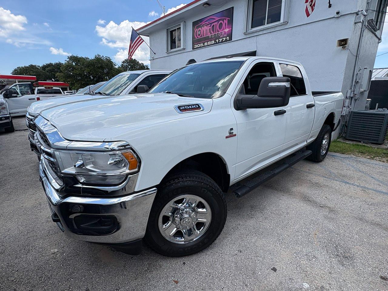 RAM 2500 Tradesman Crew Cab SWB 4WD 2024