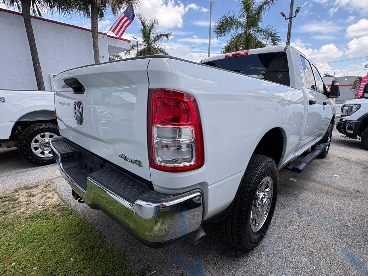 RAM 2500 Tradesman Crew Cab SWB 4WD 2024