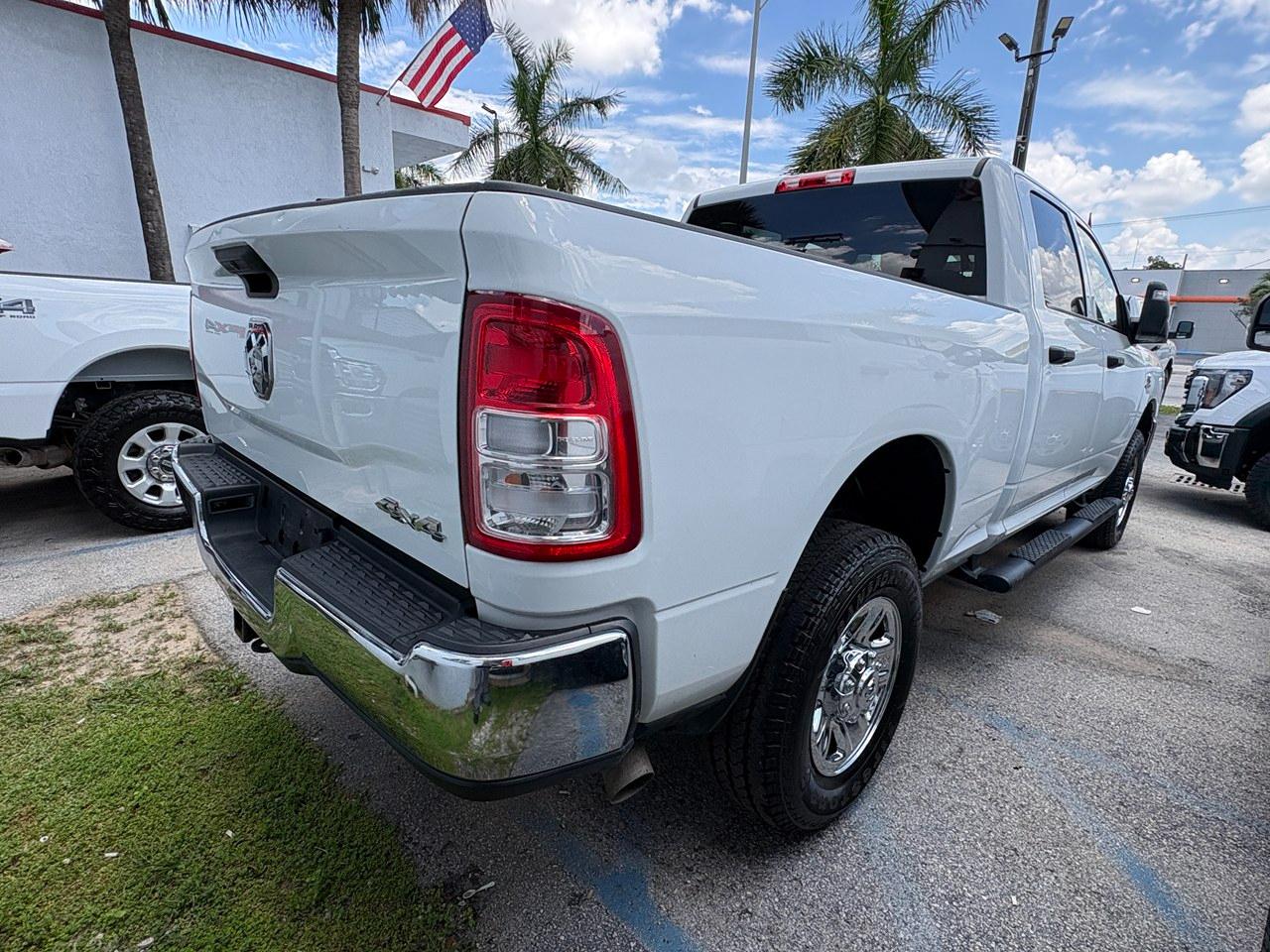 RAM 2500 Tradesman Crew Cab SWB 4WD 2024