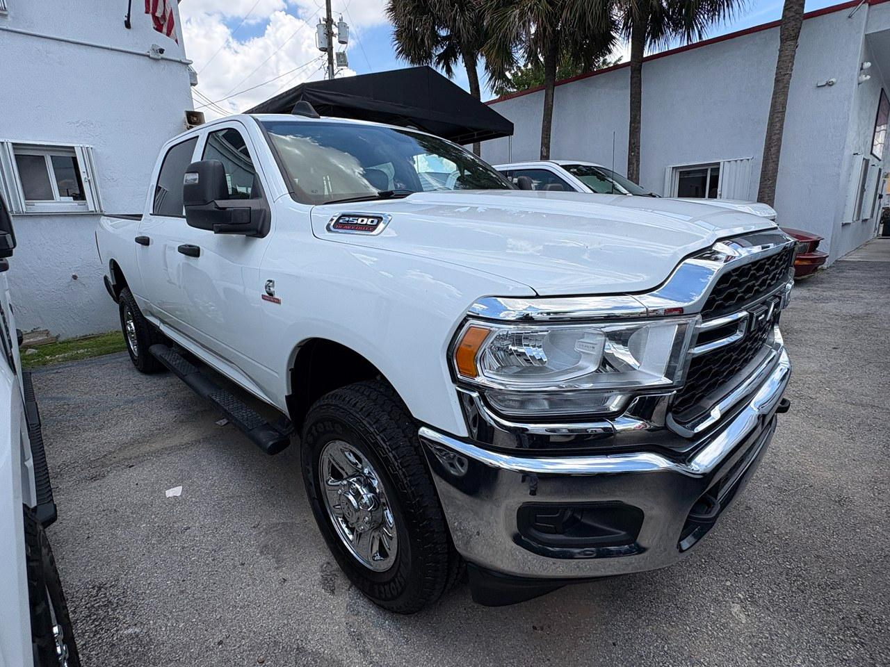 RAM 2500 Tradesman Crew Cab SWB 4WD 2024