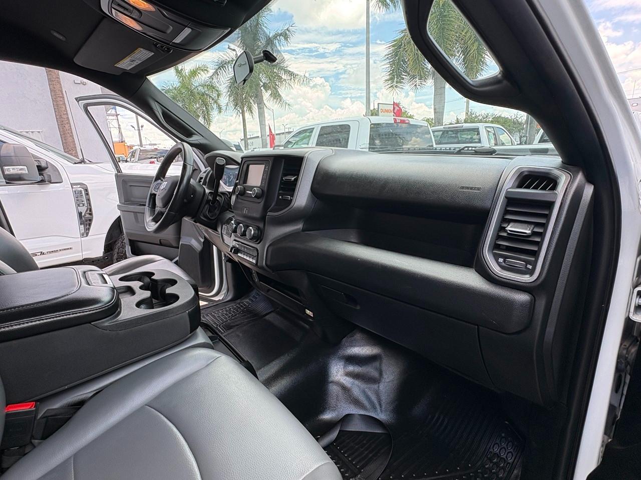 RAM 2500 Tradesman Crew Cab SWB 4WD 2024