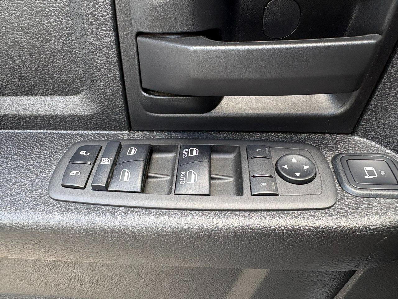 RAM 2500 Tradesman Crew Cab SWB 4WD 2024