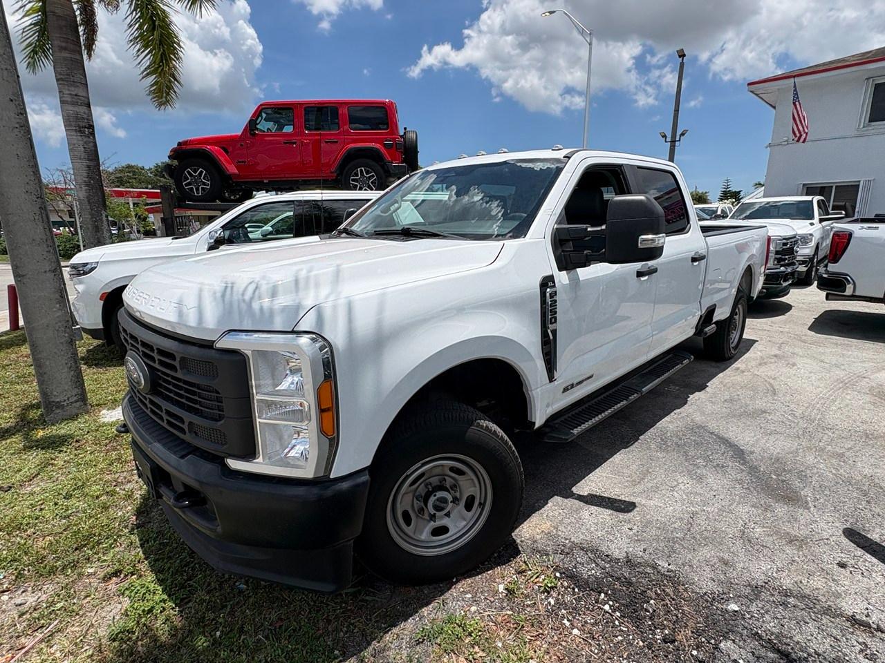 Ford F-250 SD XL Crew Cab 4WD 2023